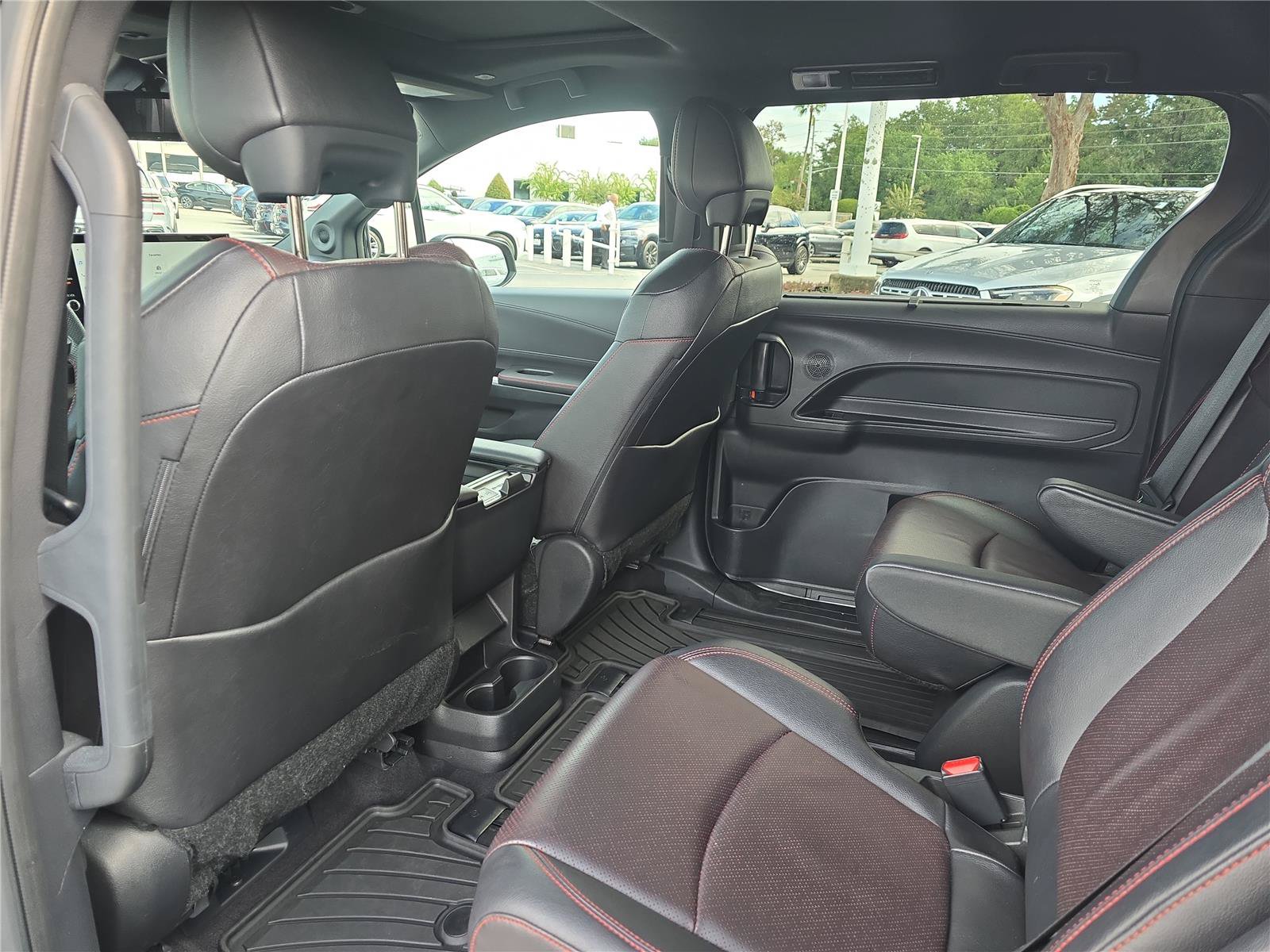 Used 2025 Toyota Sienna XSE w/ XSE Premium Package FWD image 13