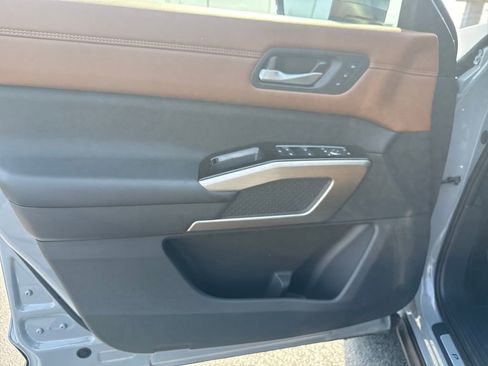 Used 2025 Nissan Pathfinder Platinum w/ Cargo Package image 12