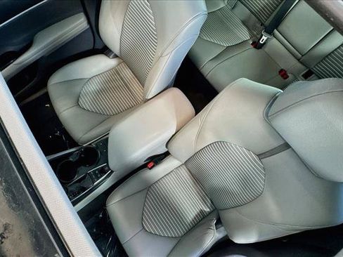 Used 2019 Toyota Camry SE w/ Sunroof Package FWD image 20