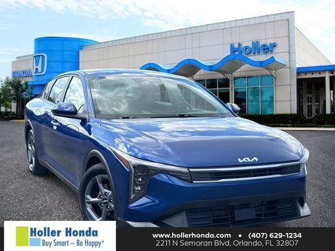 Used 2025 Kia K4 LXS image 1