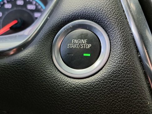 Used 2023 Chevrolet Traverse LT image 15