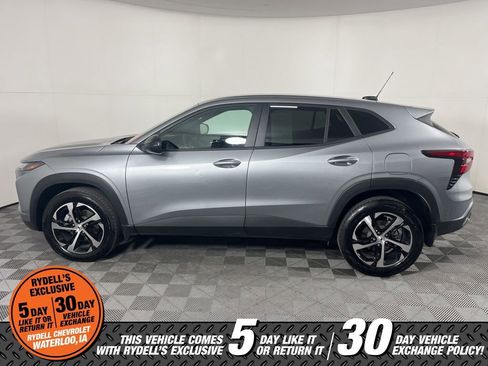 Certified 2025 Chevrolet Trax RS w/ Driver Confidence Package image 9