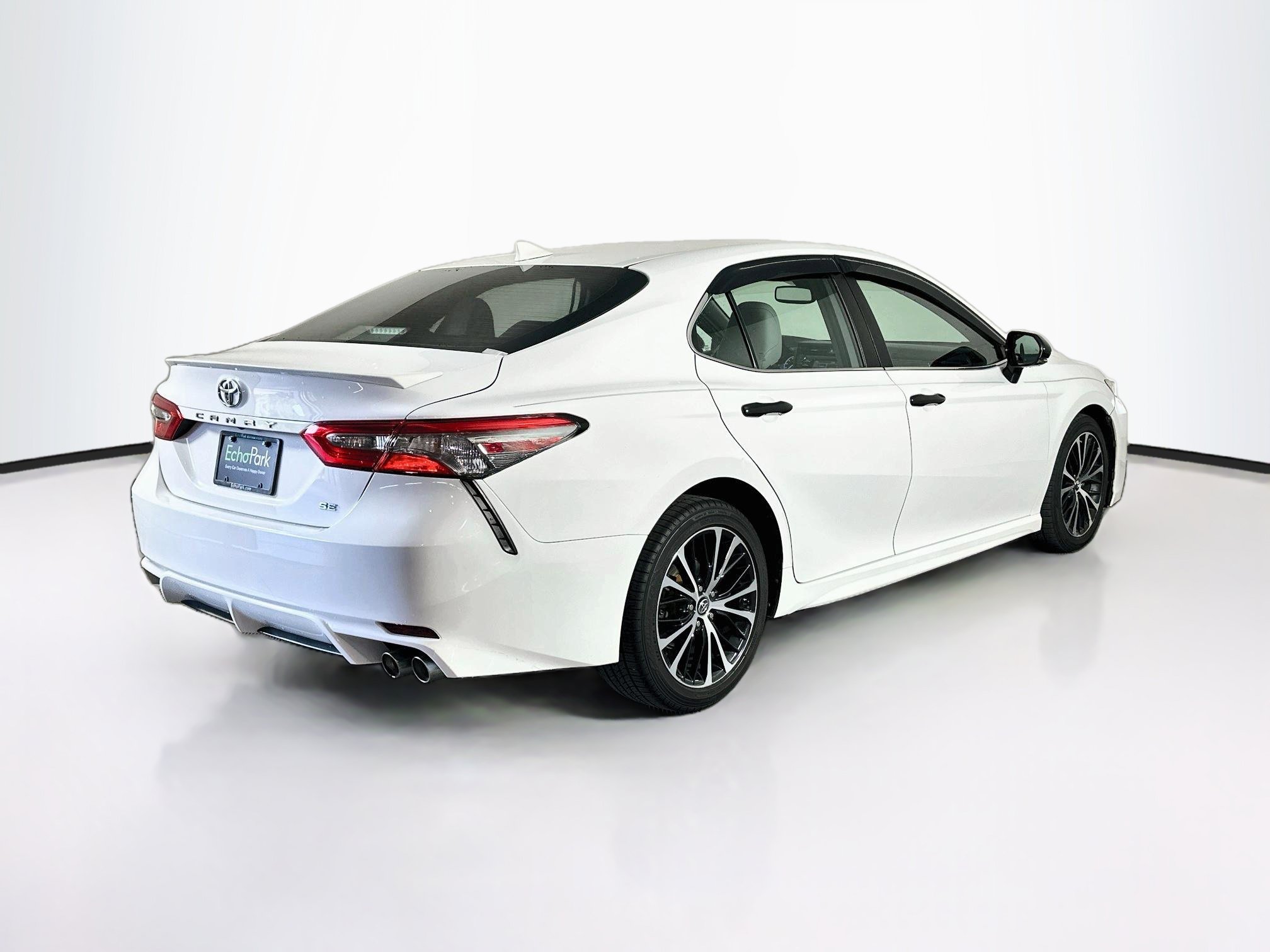 Used 2019 Toyota Camry SE w/ Convenience Package FWD image 9