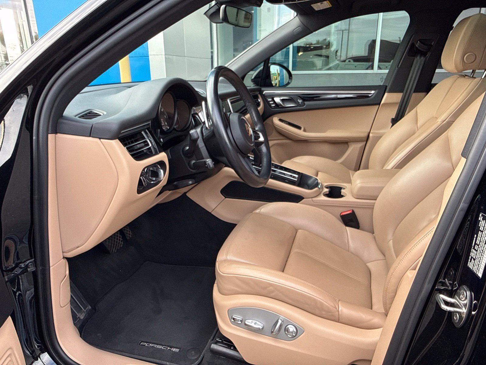 Used 2023 Porsche Macan Turbo AWD/4WD image 19
