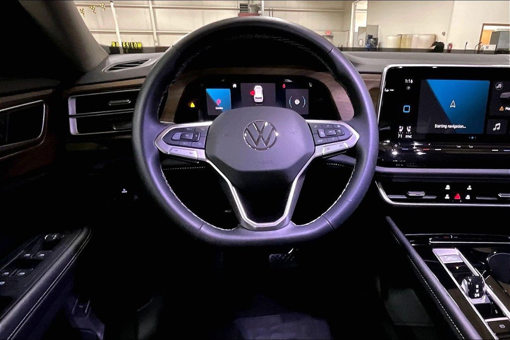 Used 2025 Volkswagen Atlas SE AWD/4WD image 5
