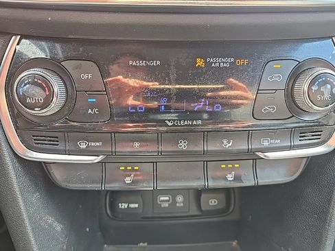 Used 2019 Hyundai Santa Fe SEL FWD image 11