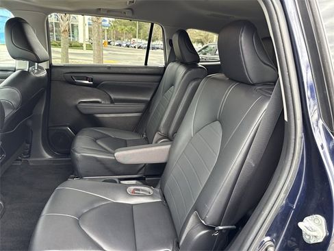 Used 2023 Toyota Highlander XLE image 28