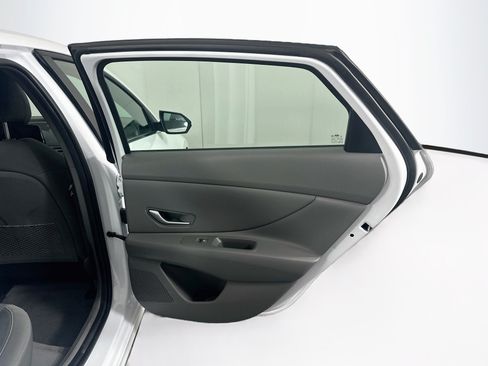 Used 2025 Hyundai Elantra SEL FWD image 30