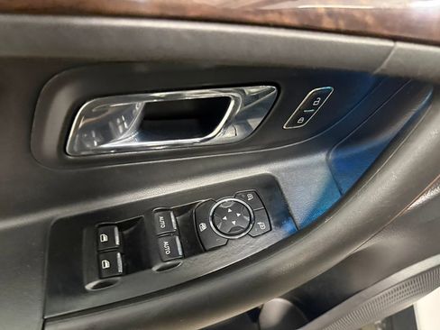 Used 2013 Ford Taurus Limited FWD image 24