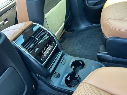 Used 2023 BMW X7 xDrive40i w/ Premium Package image 18