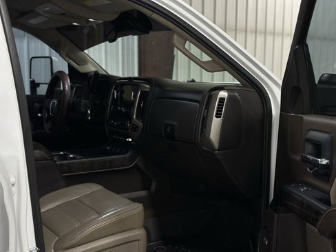 Used 2015 GMC Sierra 2500 Denali w/ Duramax Plus Package image 4