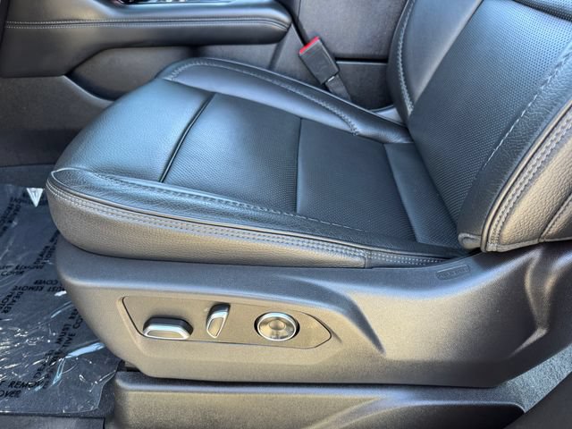 Used 2025 GMC Yukon XL Denali AWD/4WD image 15