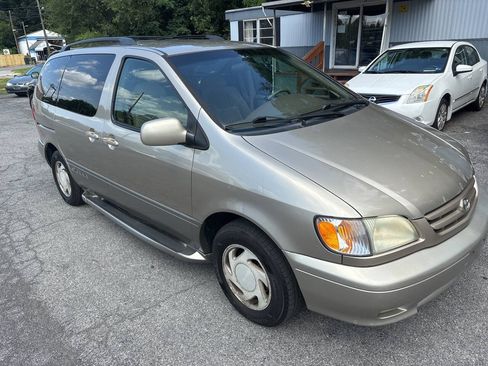 Used 2001 Toyota Sienna XLE w/ Towing Pkg FWD image 4