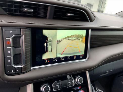 Used 2024 GMC Yukon Denali w/ Advanced Technology Package image 28