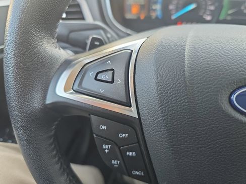 Used 2018 Ford Fusion SE w/ Fusion SE Technology Package FWD image 20
