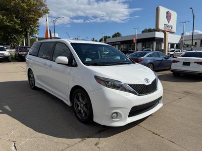 Used 2017 Toyota Sienna SE Premium