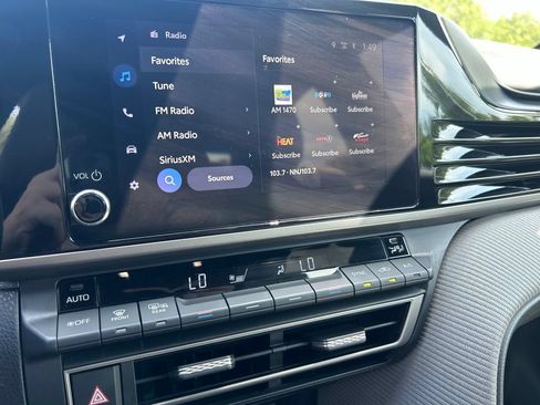 Used 2025 Toyota Camry SE w/ Convenience Package FWD image 19