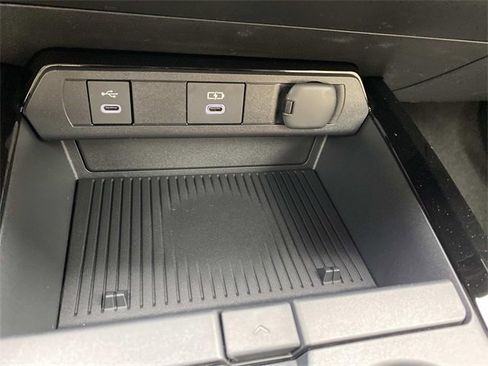 New 2026 Toyota Prius Plug-In Hybrid image 9