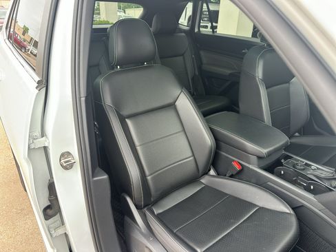 Used 2022 Volkswagen Atlas Cross Sport SEL R-Line AWD/4WD image 32