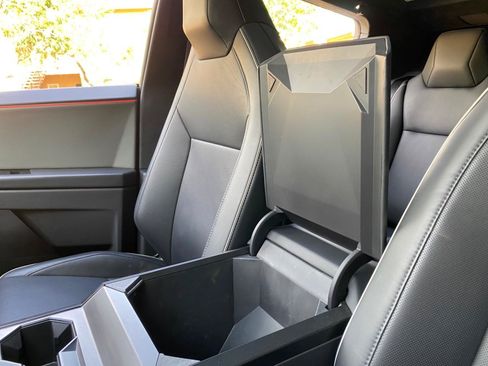 Used 2025 Tesla Cybertruck AWD Crew Cab image 66