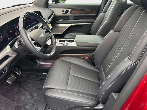 New 2026 Cadillac Vistiq Luxury w/ LPO, Floor Liner Package AWD/4WD image 21