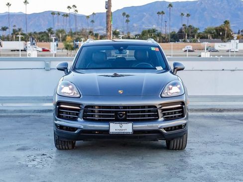 Used 2023 Porsche Cayenne Platinum Edition image 3