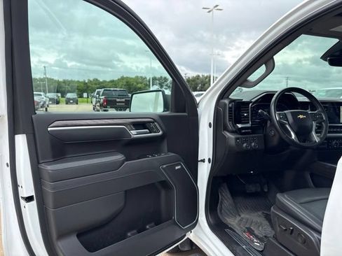 Used 2025 Chevrolet Silverado 1500 LTZ AWD/4WD image 9