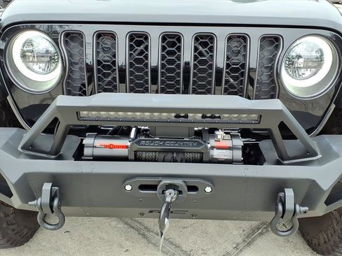 Used 2023 Jeep Gladiator Rubicon w/ Cold Weather Group image 12