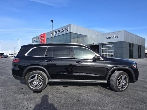 Used 2025 Mercedes-Benz GLS 450 4MATIC image 17