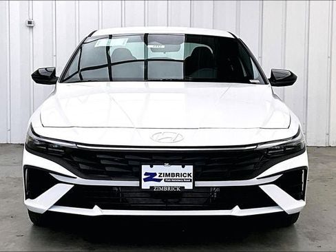 Used 2025 Hyundai Elantra SEL image 3
