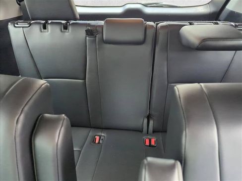 Certified 2024 Toyota Highlander XLE FWD image 11