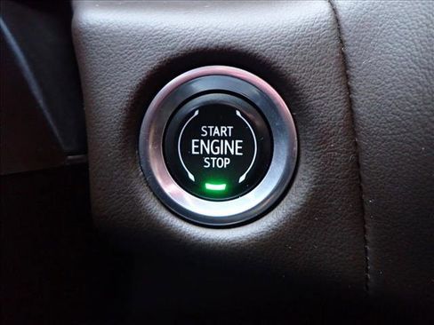 Used 2021 Chevrolet Suburban LT image 22