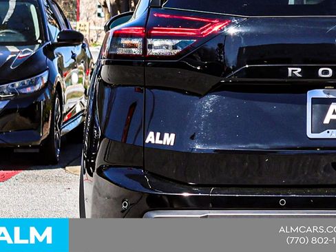 Used 2025 Nissan Rogue SV image 14