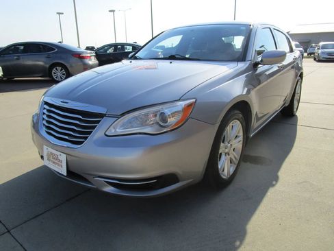 Used 2013 Chrysler 200 Touring w/ Cold Weather Group FWD image 5