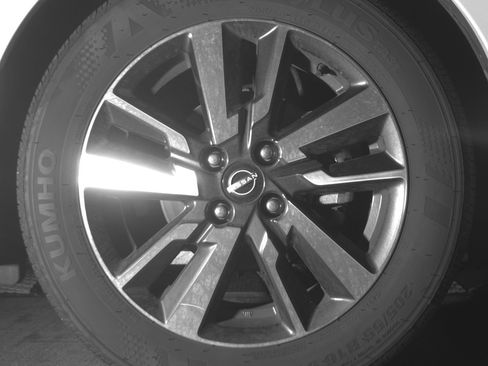 Used 2025 Nissan Versa SV FWD image 13