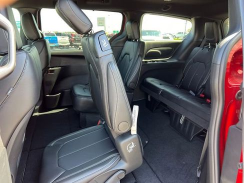 New 2026 Chrysler Pacifica Select FWD image 37
