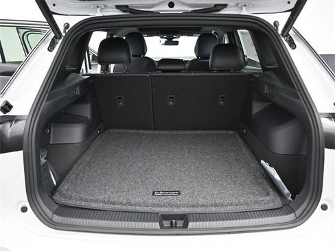 New 2026 Volkswagen Tiguan SE R-Line image 12