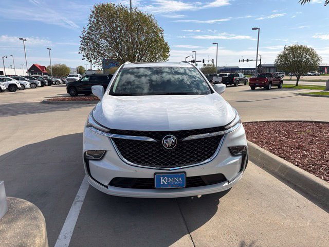 Used 2023 Buick Enclave Avenir w/ Avenir Technology Package AWD/4WD image 2