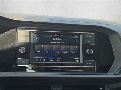 Used 2024 Volkswagen Jetta SE FWD image 11