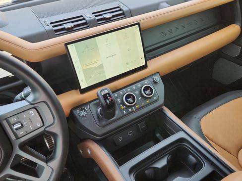 Used 2024 Land Rover Defender 130 X image 13