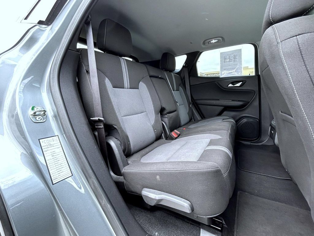 Used 2025 Chevrolet Blazer LT AWD/4WD image 19