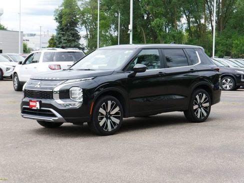 Used 2025 Mitsubishi Outlander SE AWD/4WD image 2