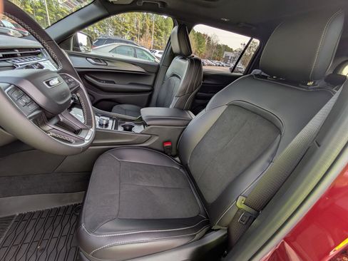 New 2025 Jeep Grand Cherokee L Altitude image 18