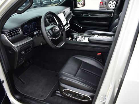 Used 2022 Jeep Wagoneer Series III w/ Flexible Seating Group AWD/4WD image 19