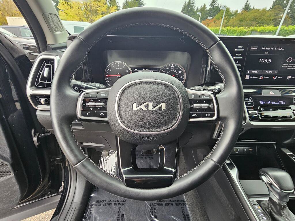 Used 2023 Kia Sorento LX AWD/4WD image 26