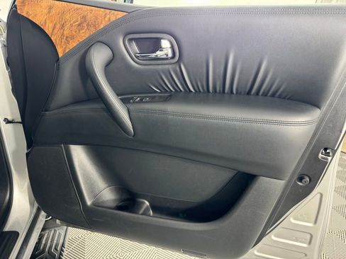 Used 2024 Nissan Armada SL w/ Captain's Chairs Package image 34
