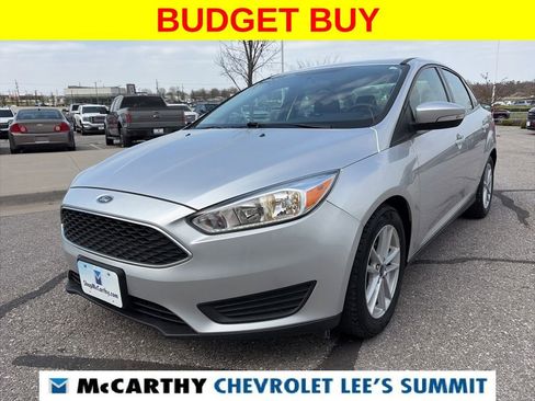 Used 2017 Ford Focus SE FWD image 4