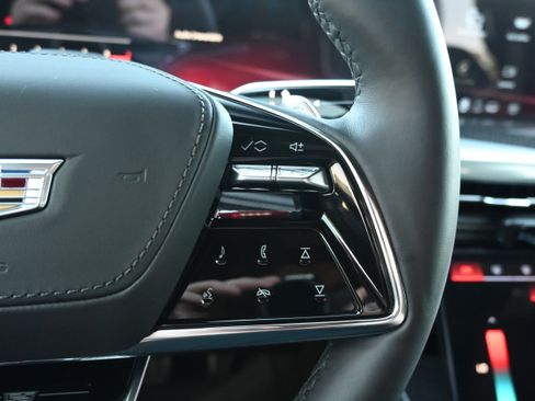 Used 2025 Cadillac Escalade V image 37