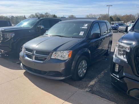 Used 2017 Dodge Grand Caravan SE w/ Power Window Group FWD image 7