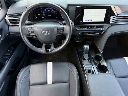 Used 2025 Toyota Camry SE w/ Convenience Package image 12
